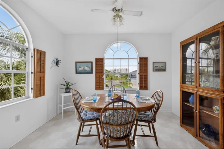 Kitchen dining area