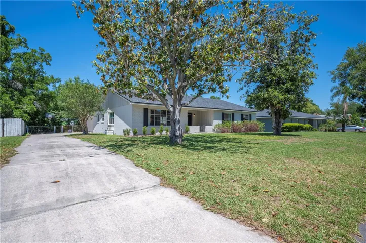 Extra Long Driveway for all of your Guests!