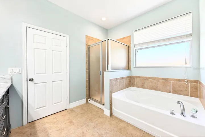 Primary en-suite bath.