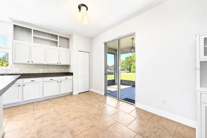 Breakfast nook has sliding glass doors that open to the lanai.