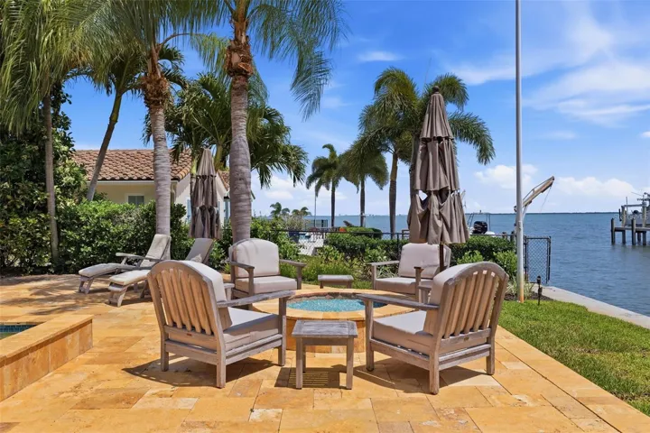 Gas firepit