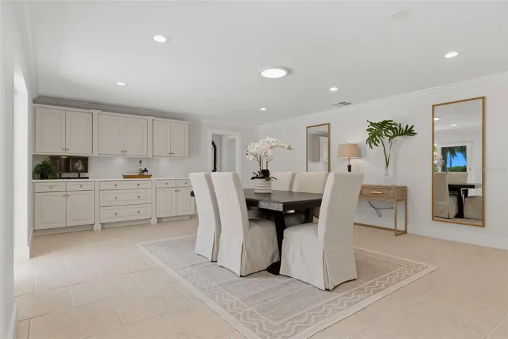 Dining room with dry bar