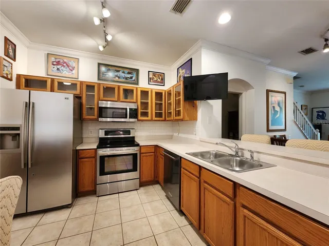 HUGE EAT IN KITCHEN