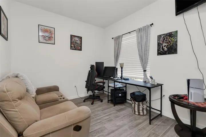 OFFICE/BEDROOM #4 (NO CLOSET)