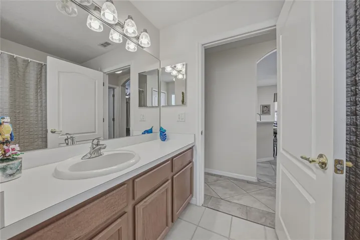 Bathroom 2 - between Beds 2 & 3