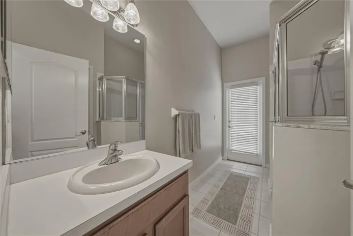 Bathroom 3 - Pool access.