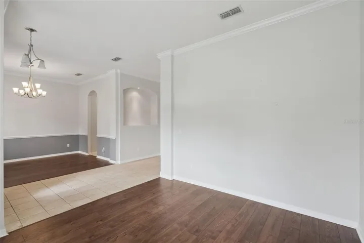 Sitting room by entryway