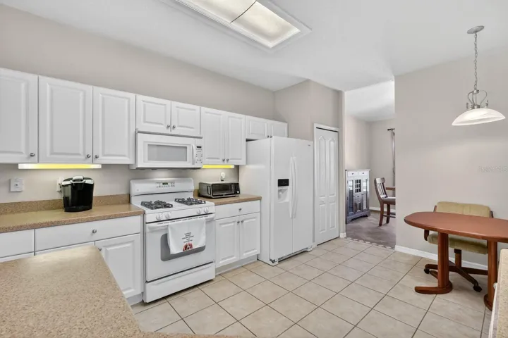 Kitchen and breakfast nook