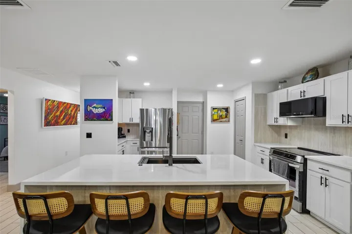 Kitchen bar