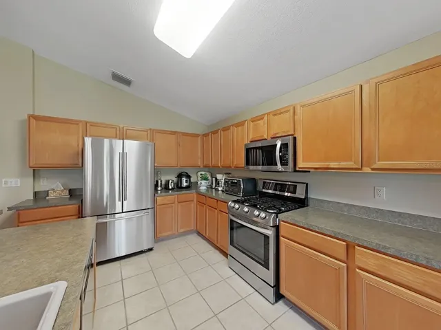 Lots of Counters & Cabinets