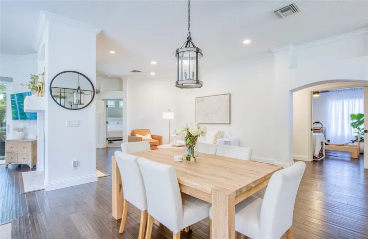 Dining room. 7