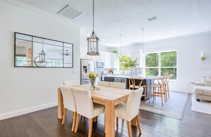 Dining room. 6