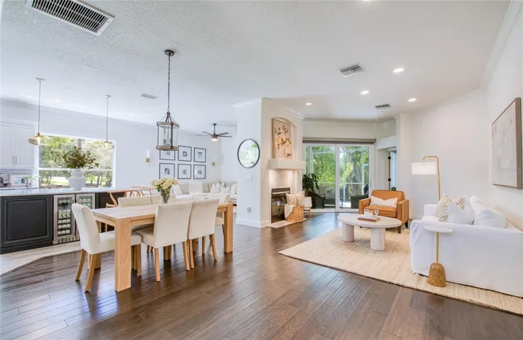 Dining room. 1