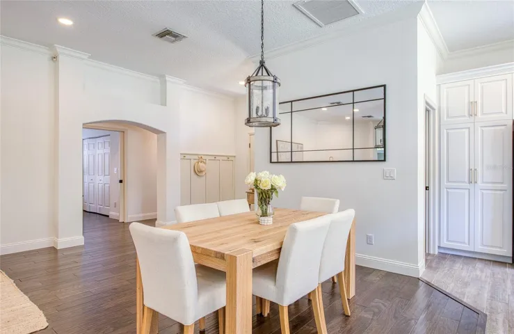 Dining room. 2