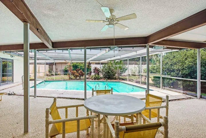 Large covered area for alfresco dining!