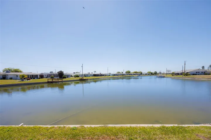 Peaceful & Serene South Lake View, Lawn Irrigation from the Lake.