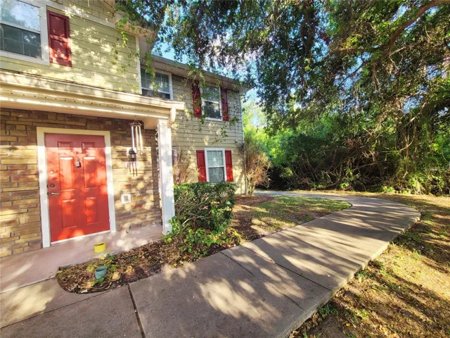 Front view Apt 9102