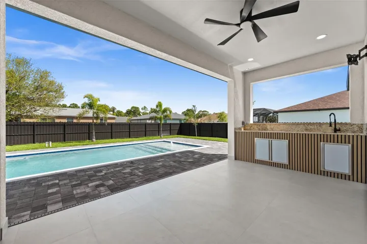 OUTDOOR KITCHEN