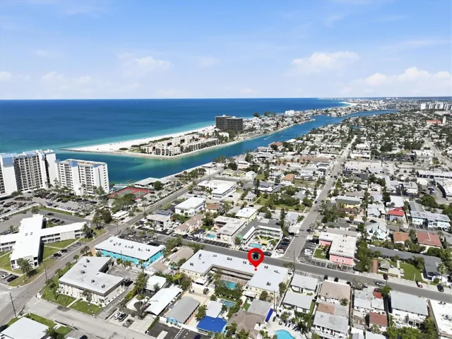 After a day on the beach you can walk to cafe's and shopping.