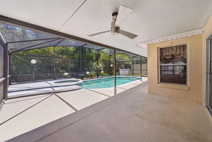 Private pool (screened)