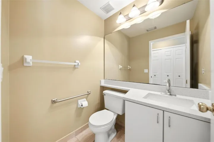 Half bathroom Downstairs