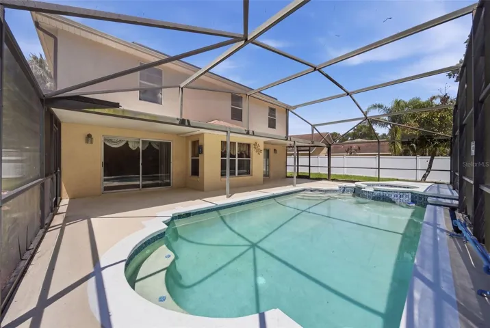 Private pool (screened)