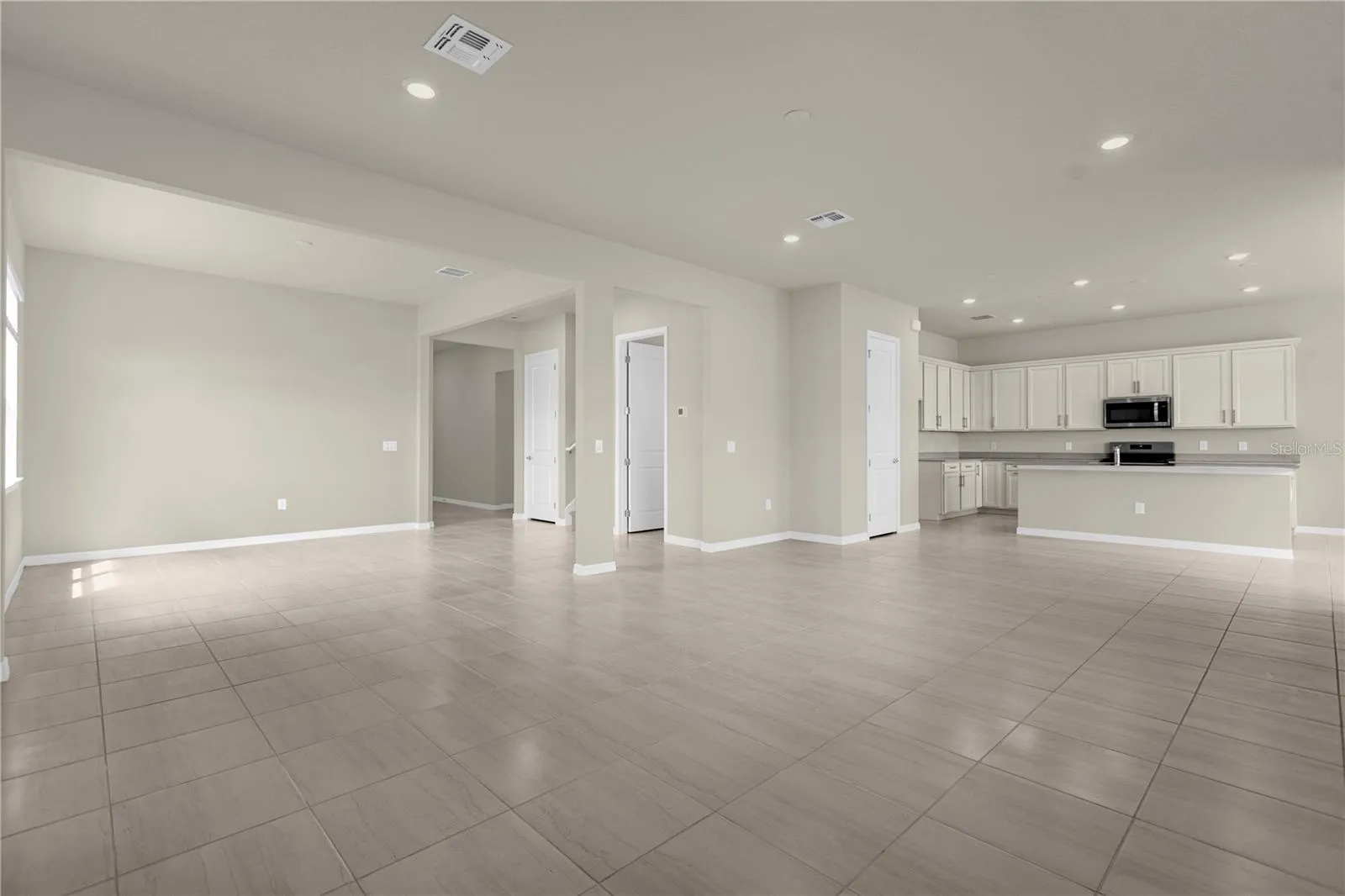 Family Room - Kitchen Combo