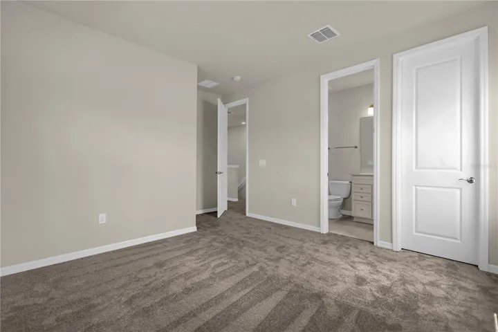 Ensuite 2nd floor