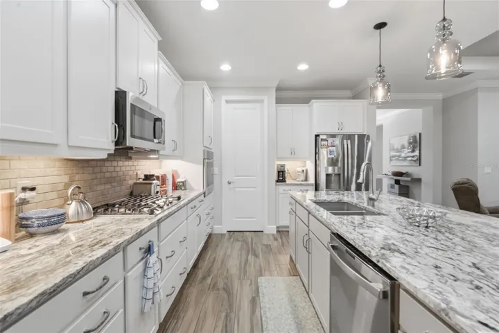 KITCHEN GALLEY VIEW