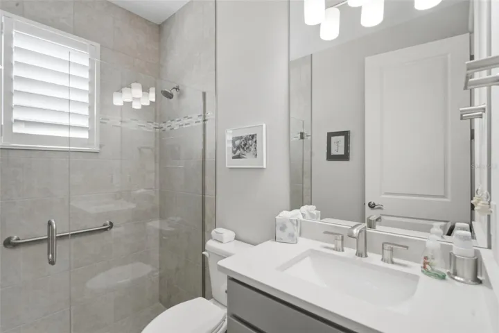 BATHROOM 2