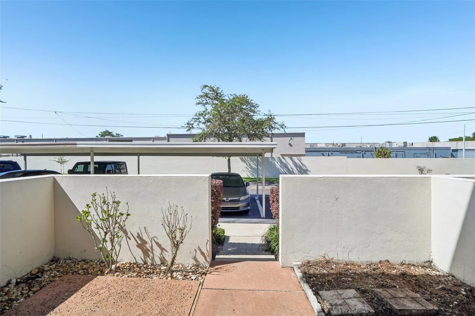 SPACIOUS FRONT COURT YARD FOR YOUR FAMILY GATHERINGS