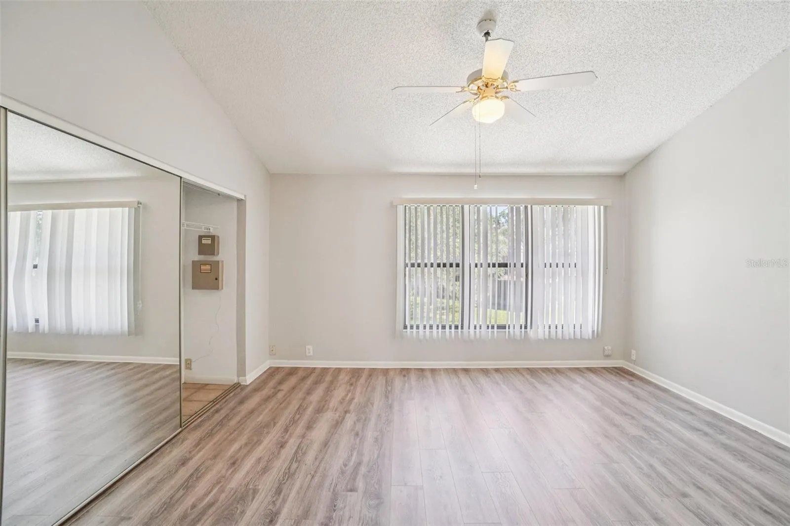 SPACIOUS PRIMARY BEDROOM OVERLOOKS BACK YARD