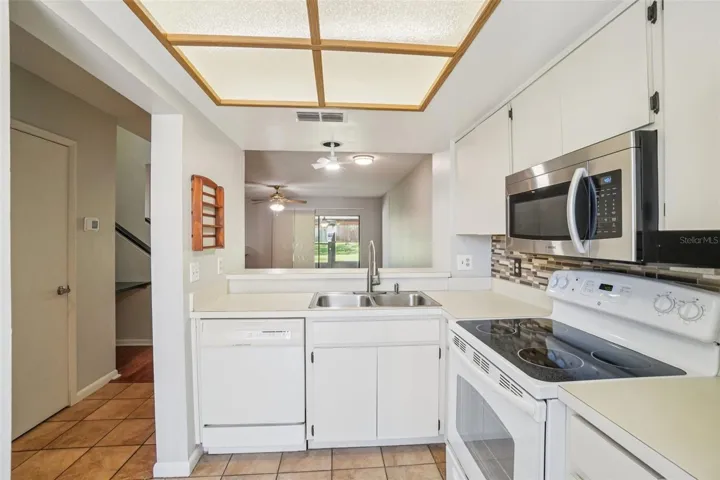 WELL LIT KITCHEN