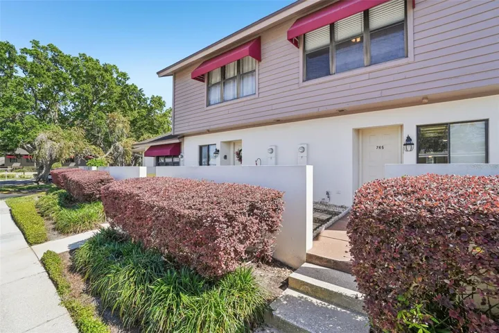 WELCOME TO 745 OAK PARK PLACE!
