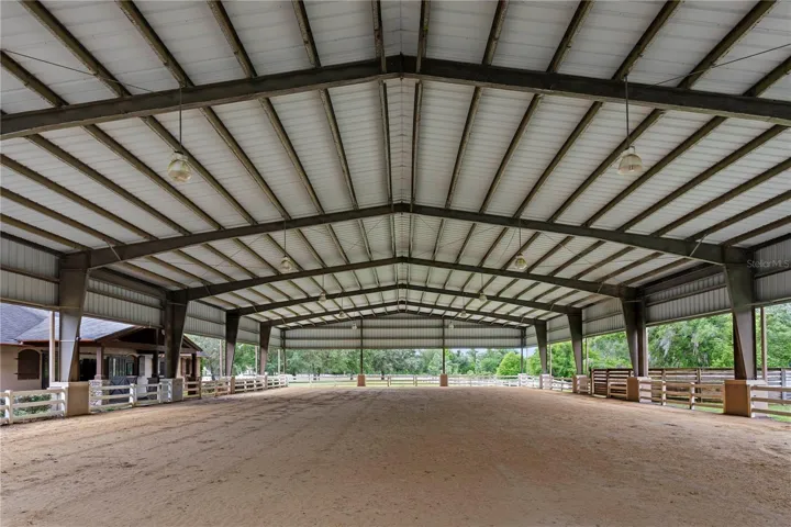 Riding arena