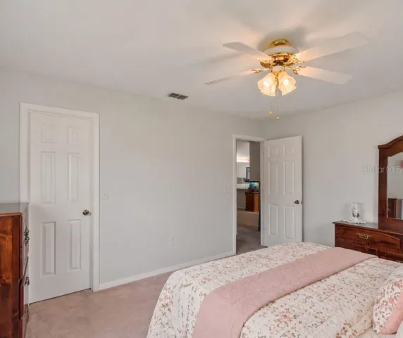 Guest bedroom.