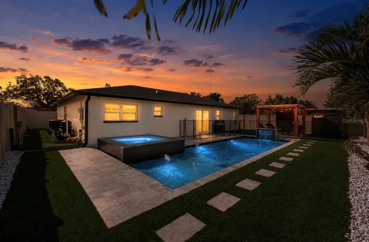 Exterior Back/Pool