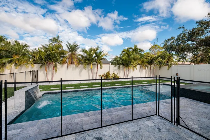 Exterior Back/Pool