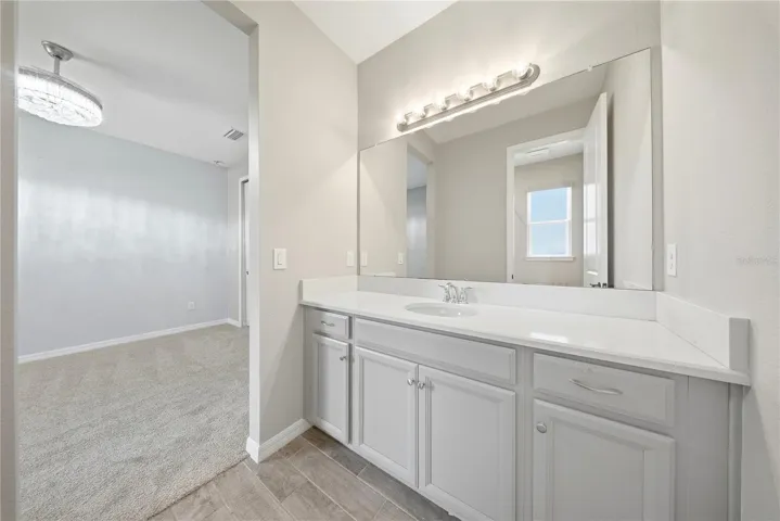 JACK AND JILL BATH SPLIT BETWEEN BEDROOMS #2 & #3