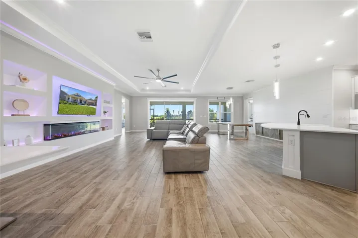 BRIGHT OPEN FAMILY ROOM