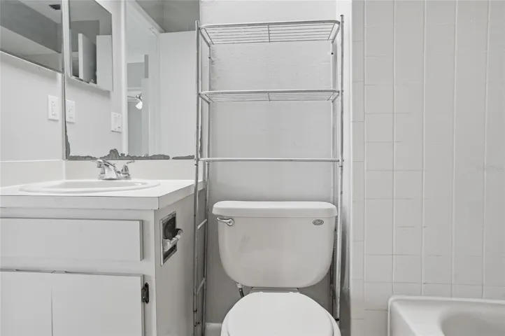 upstairs full bathroom