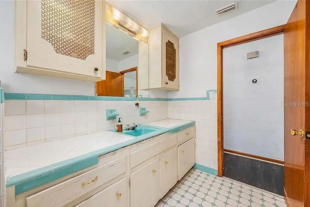 AI generated photo of bathroom with white paint