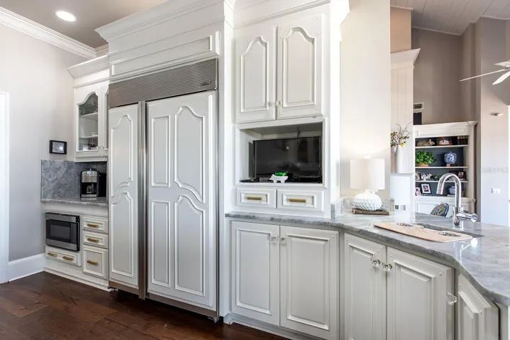 Tons of storage and versatile open plan that makes hosting events and dining a breeze.