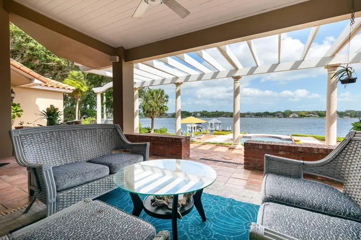 Enjoy your opulent outside oasis in comfort and style.