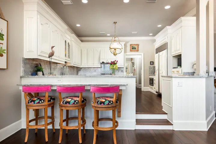 Snack bar and wet bar area right under the loft area. Perfect for quick meals on the run.