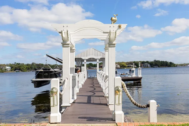 Pergola entry way greets you down the dock
