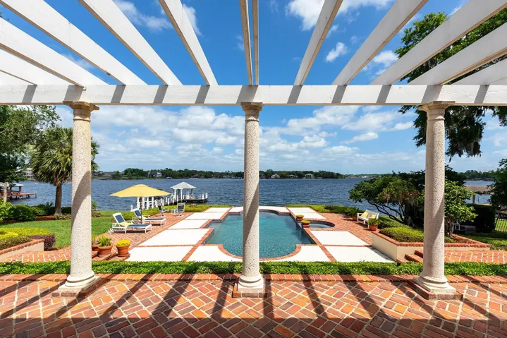 OPULENT OUTDOOR RESORT living OASIS