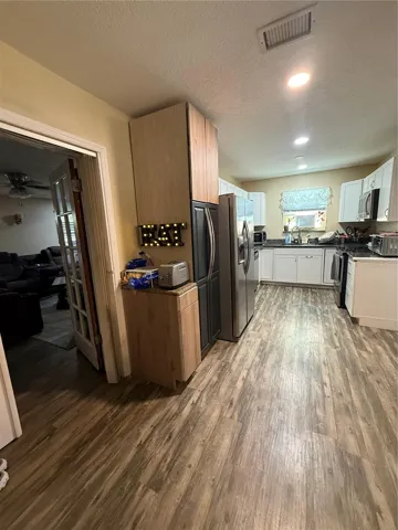 kitchen leading into family room