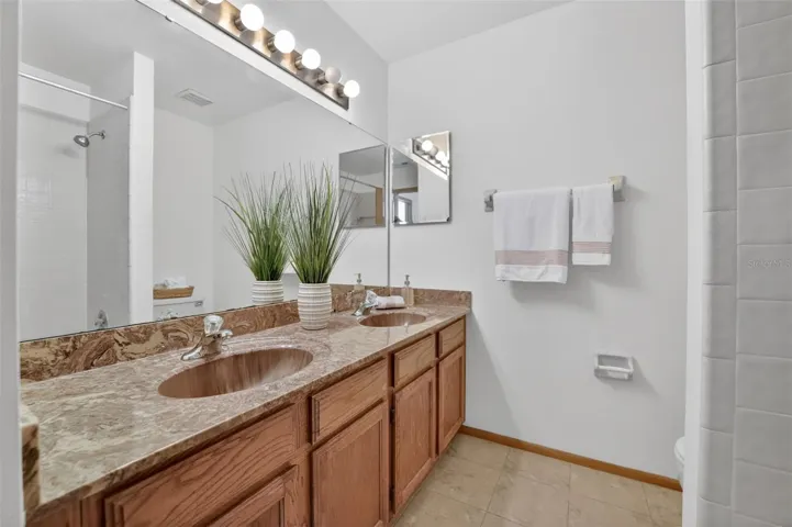 2nd Full Bathroom (Upstairs)