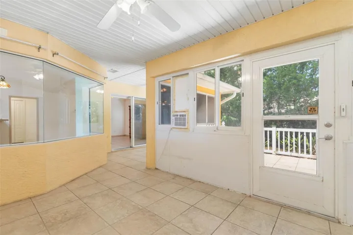 Enclosed lanai